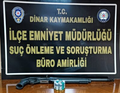 Paltosuna sakladığı ruhsatsız av tüfeğiyle polise yakalandı