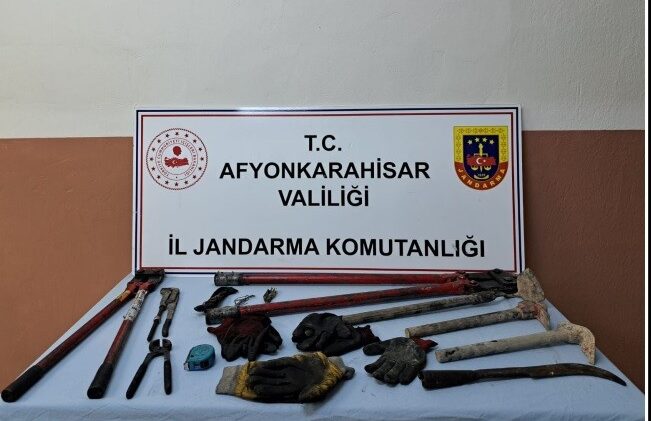 AFYONKARAHİSAR’IN DİNAR İLÇESİNDE JANDARMA