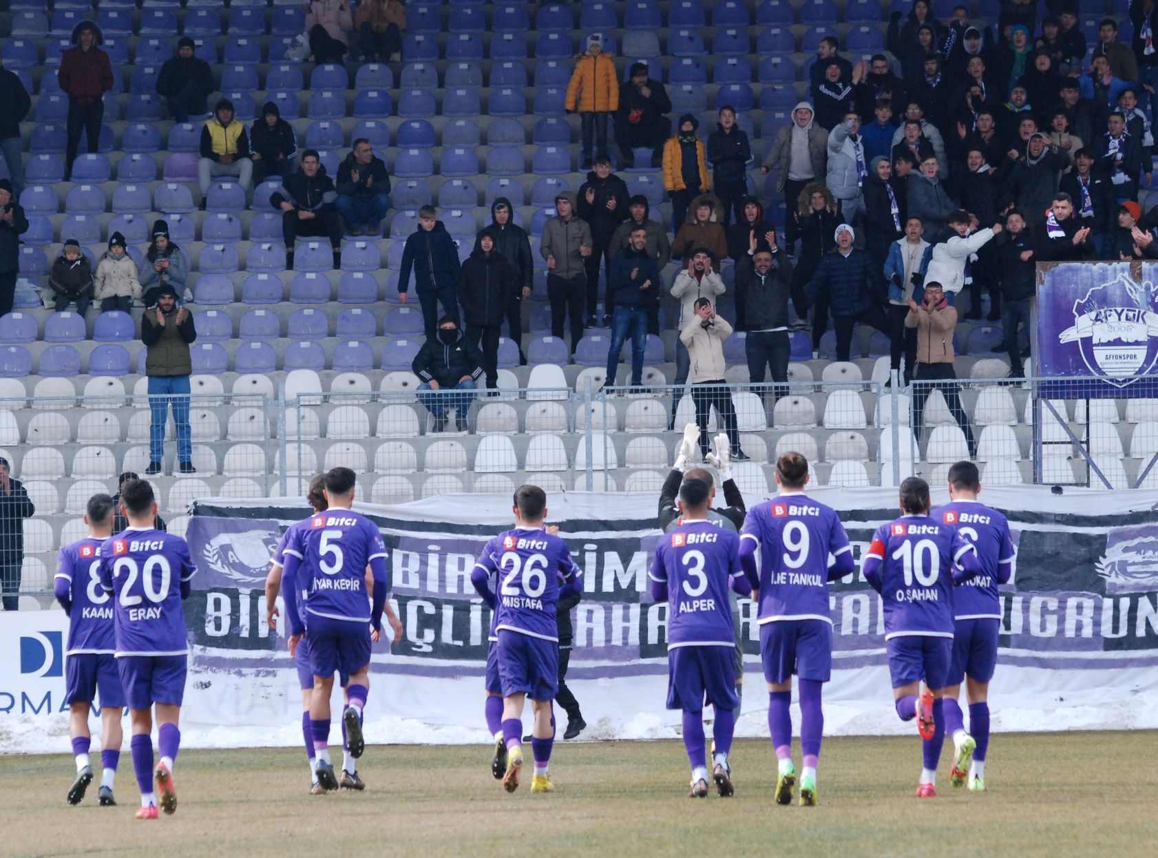 Play-off hattına yakın takımlardan