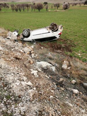 Afyonkarahisar'da otomobilin şarampole devrilmesi sonucu 5 depremzede yaralandı