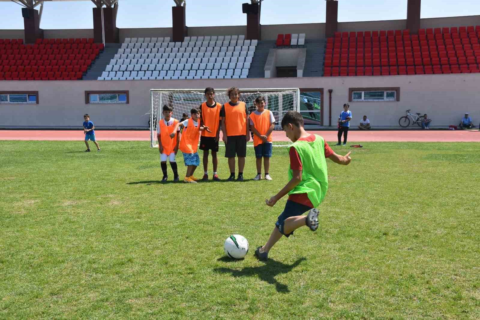 AFYONKARAHİSAR’DA OKUL SPORLARI KARŞILAŞMALARI