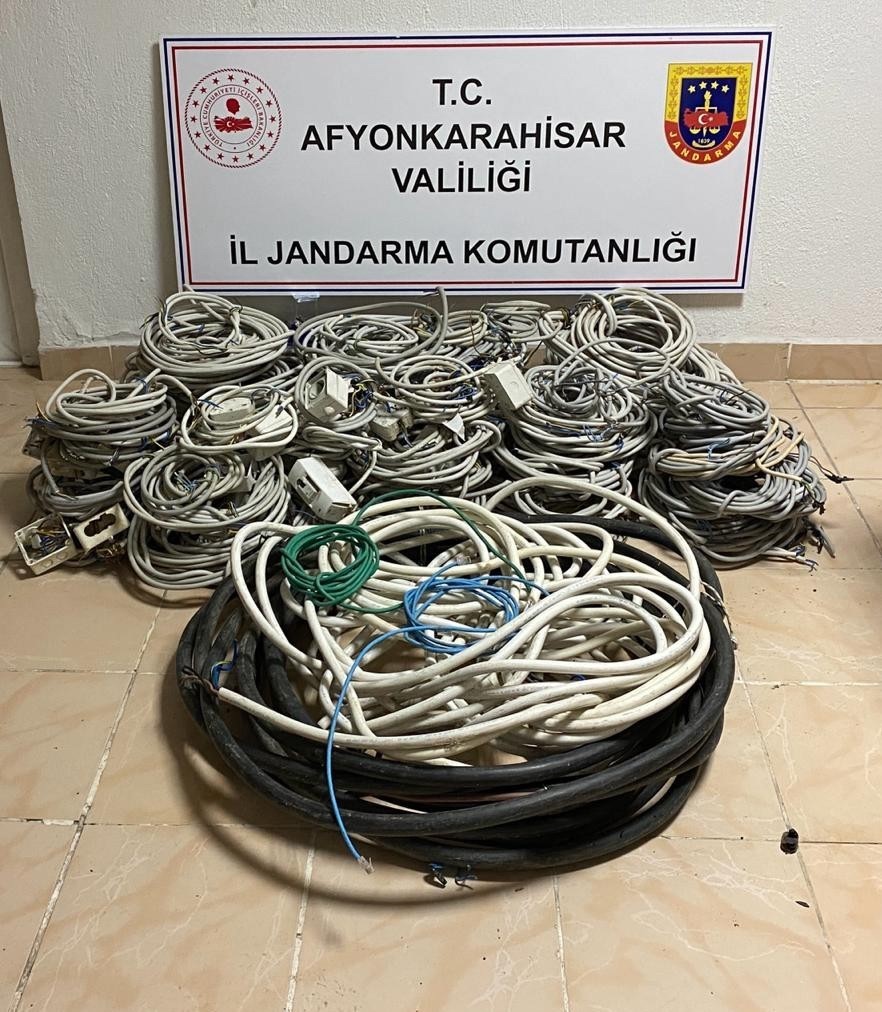 AFYONKARAHİSAR’IN EMİRDAĞ İLÇESİNDE ELEKTRİK,