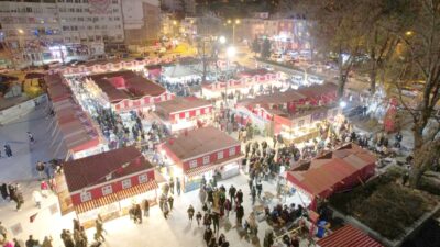 Zafer Meydanı dolup taşıyor