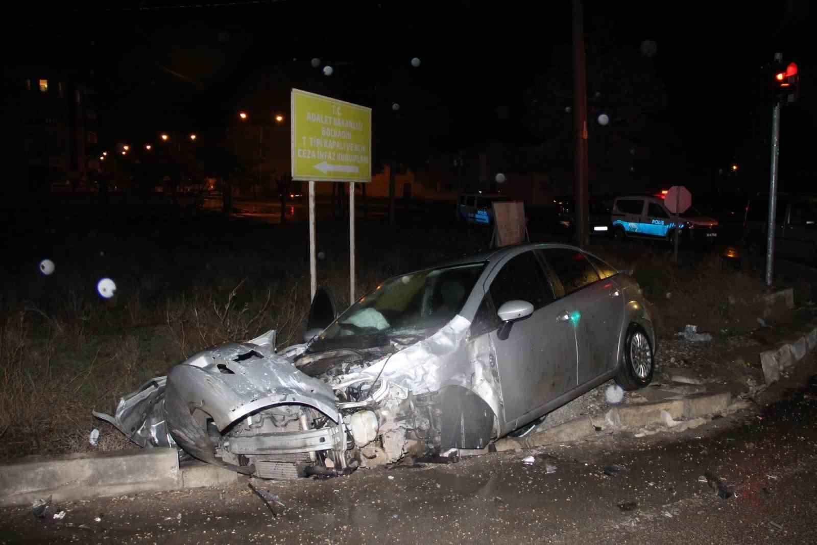 AFYONKARAHİSAR’DA TIR İLE ÇARPIŞARAK