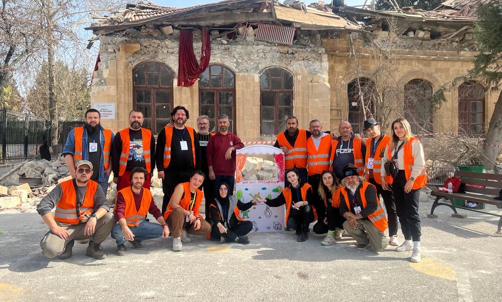 Deprem bölgesinde yaraların sarılması