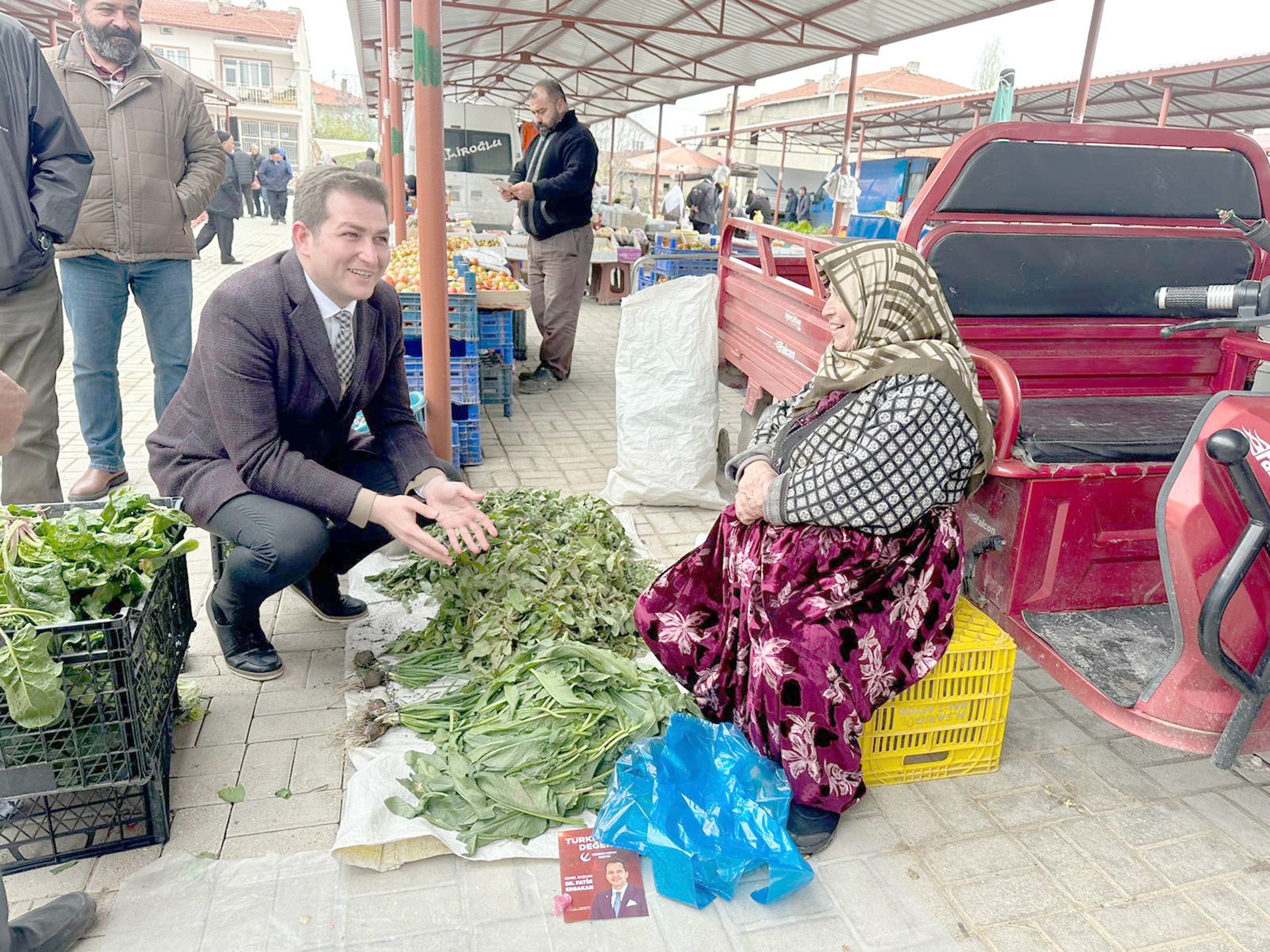 Seçim çalışmalarına devam eden