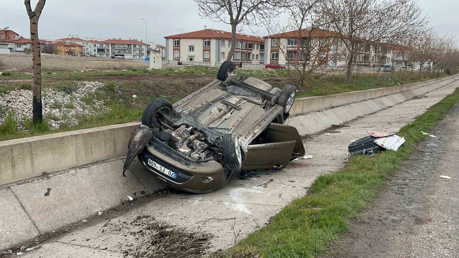 AFYONKARAHİSAR'DA KONTROLDEN ÇIKARAK KARŞI