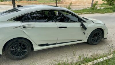 Afyonkarahisar'da otomobile çarpan motosikletteki yolcu yaralandı