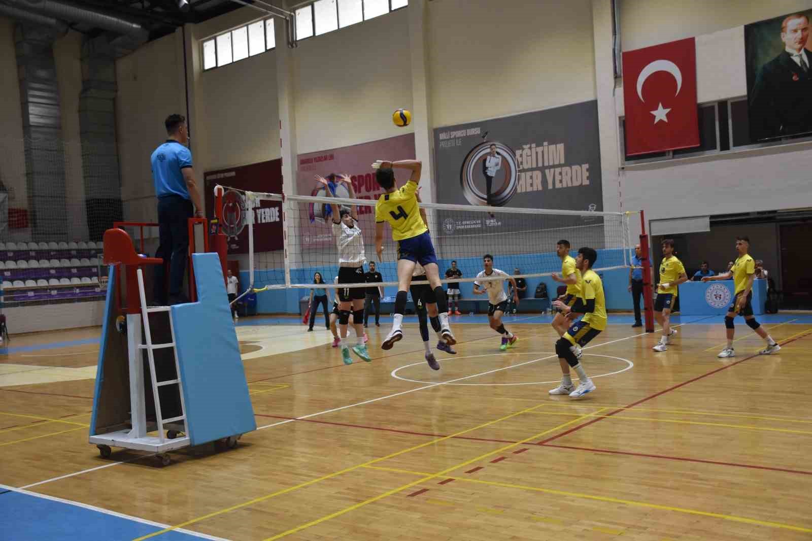 AFYONKARAHİSAR'DA VOLEYBOL GENÇLER TÜRKİYE