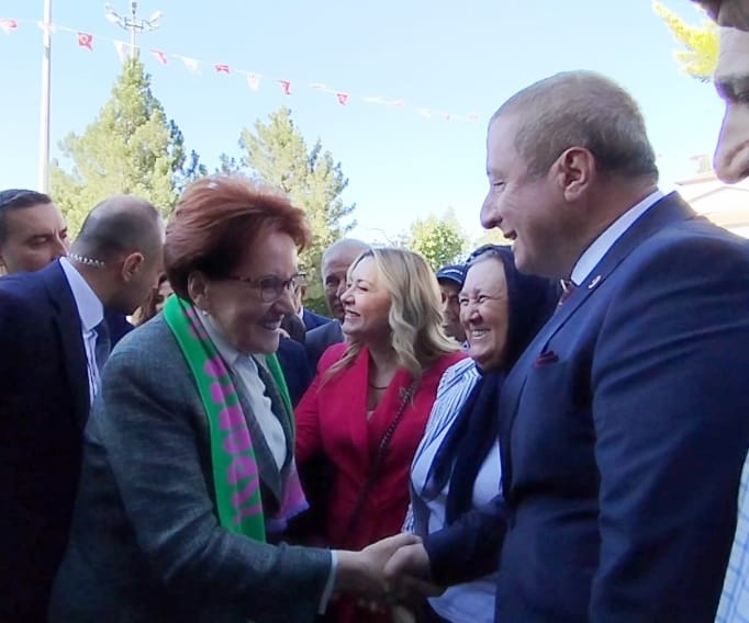 Akşener Afyon’da partilileriyle buluştu