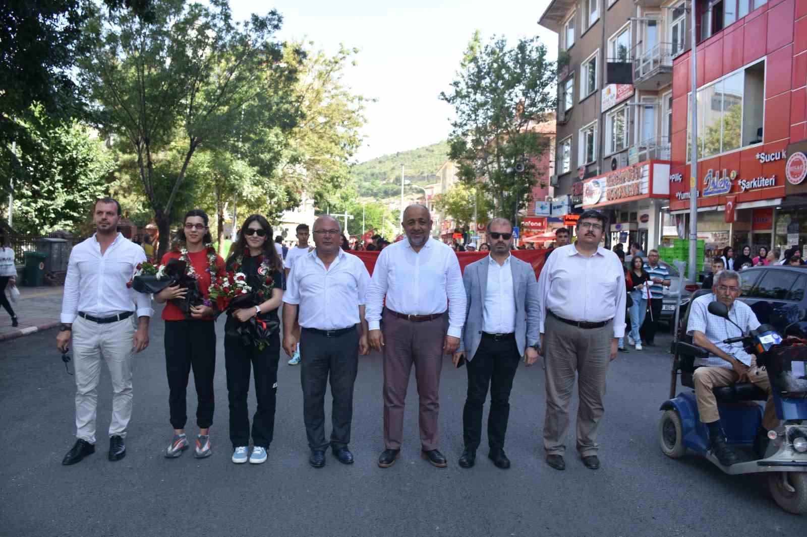 AFYONKARAHİSAR'IN ZAFER MEYDANI'NDA YAZ