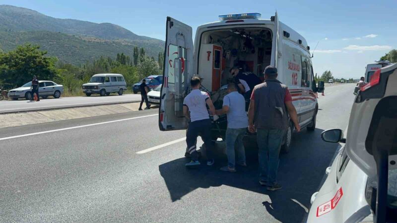 Afyonkarahisar’da devrilen minibüsteki 3 tarım işçisi öldü, 11 kişi yaralandı