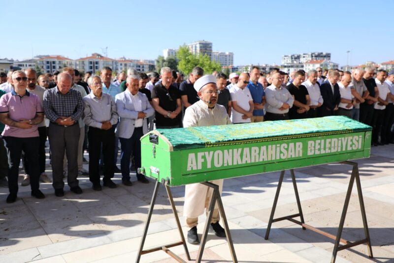 Merhum İhsan Albay ebediyete uğurlandı