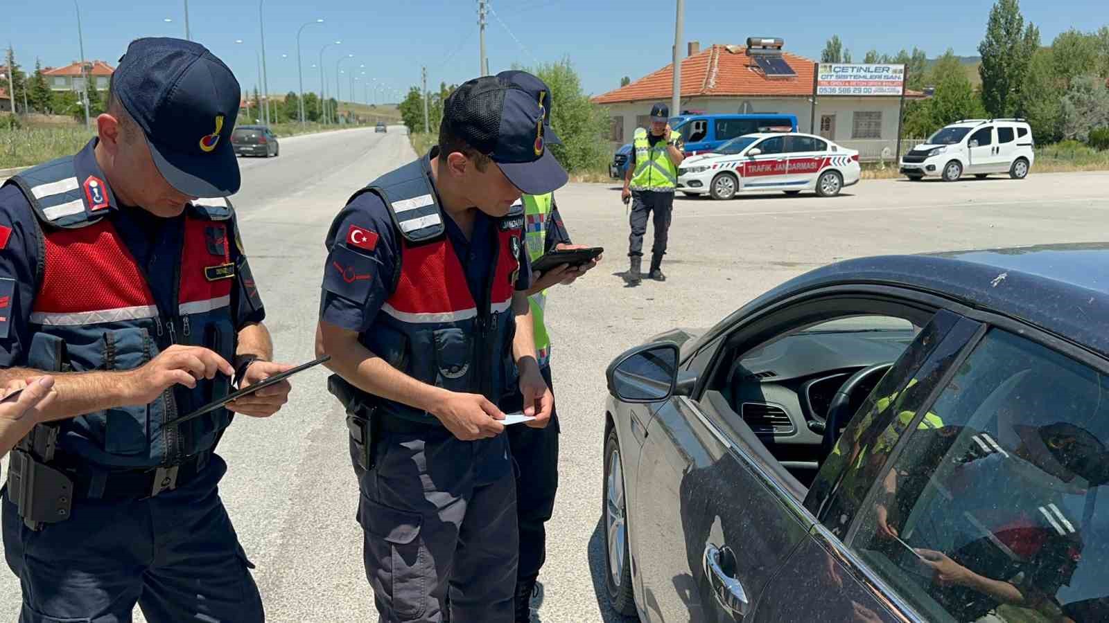 AFYONKARAHİSAR’IN EMİRDAĞ İLÇESİNDE JANDARMA