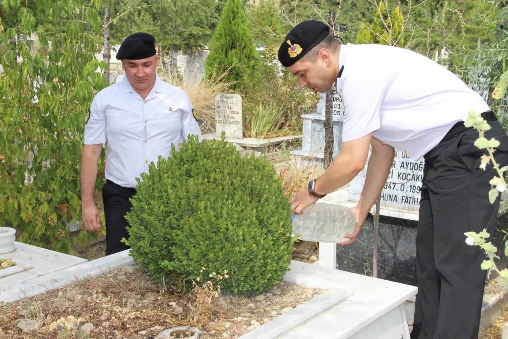 Deprem şehidi dualarla yad edildi!