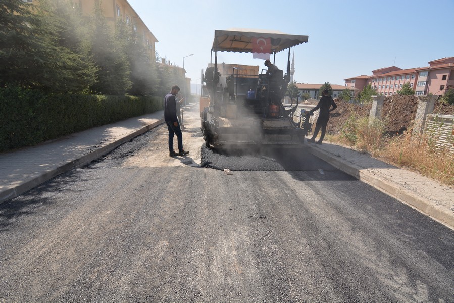 TOKİ’nin yolları asfaltlanıyor