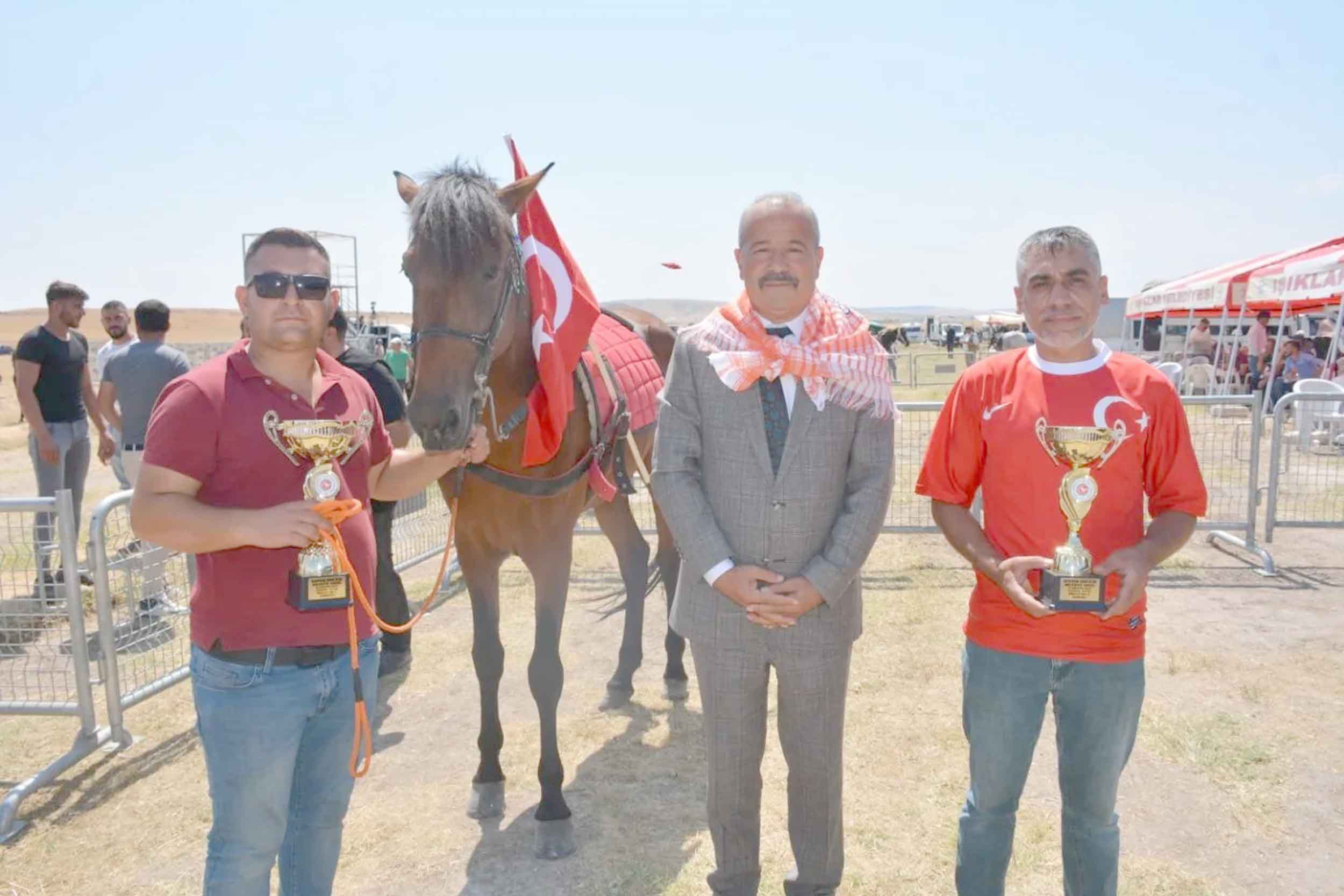 “Rahvan at Türk’ün atıdır”