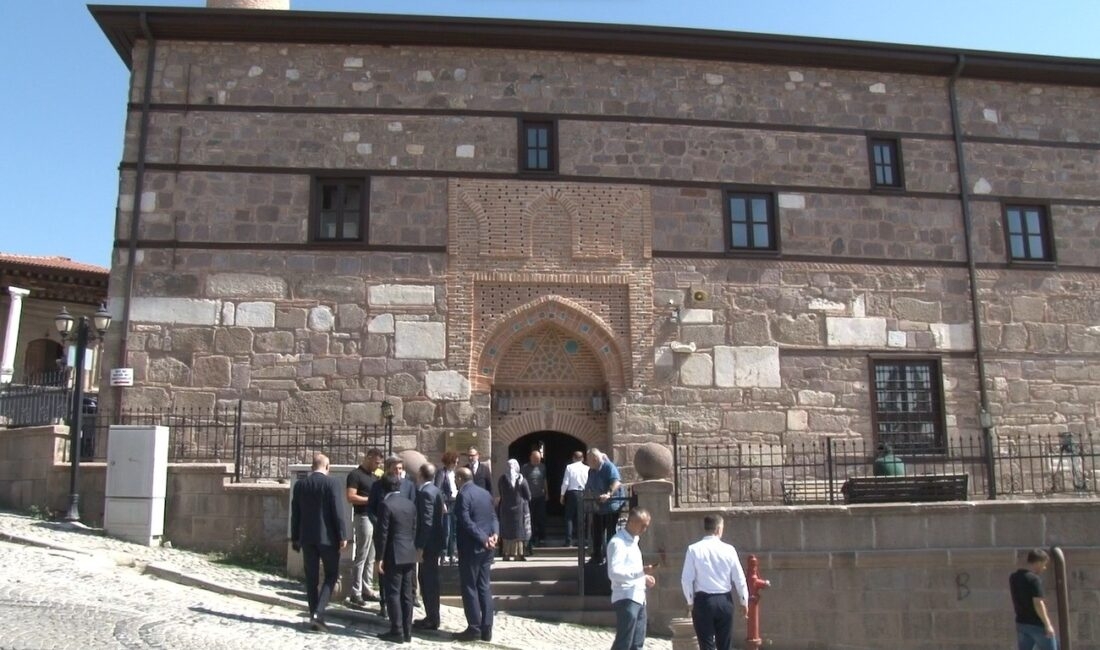 Ahi Şerafeddin Camisi’nin İmamı