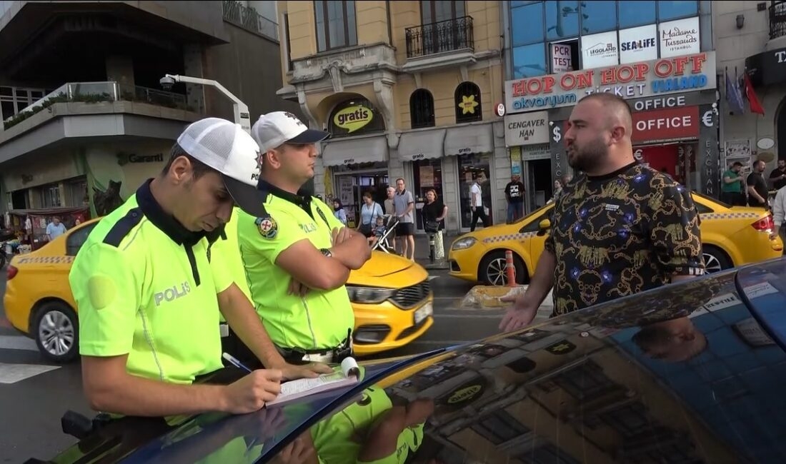 Taksim’de trafik denetiminde 4