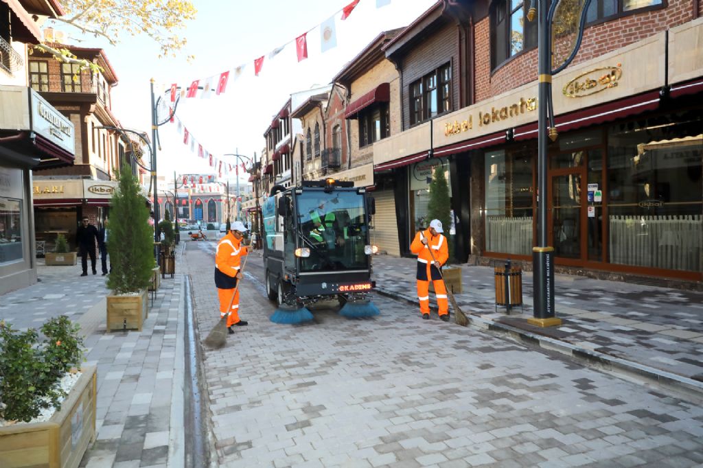 Afyon Belediyesi’nin temizlik araç filosu güçlendiriliyor