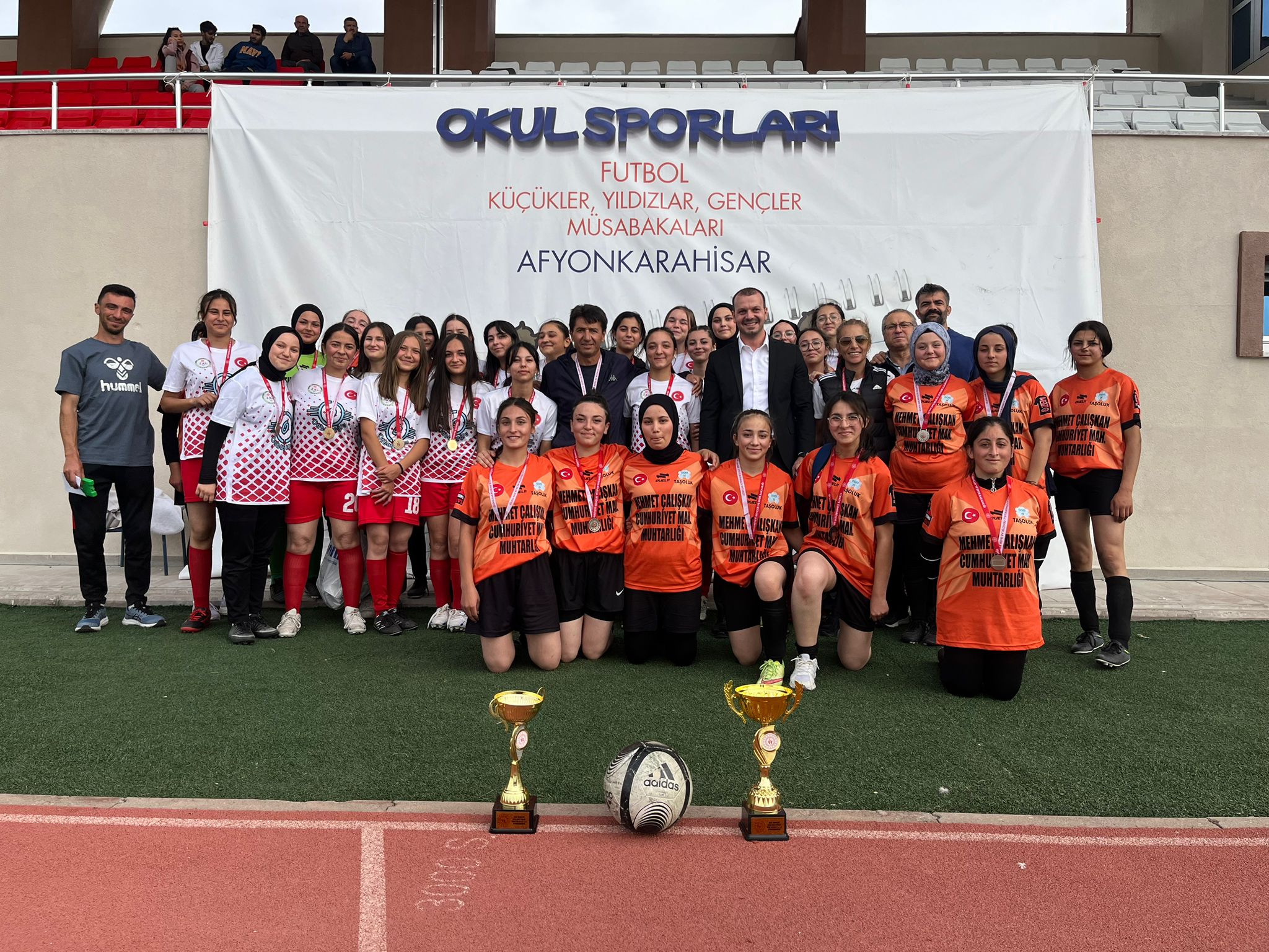 Futbolda Şuhut Zafer Anadolu Lisesi birinci oldu