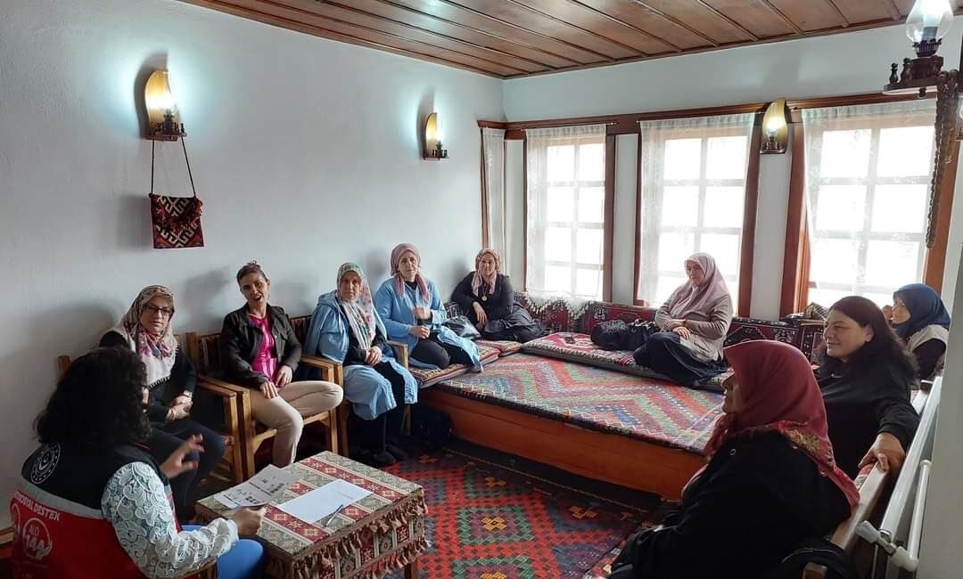 Afyonkarahisar’ın Sandıklı ilçesinde kadınlara