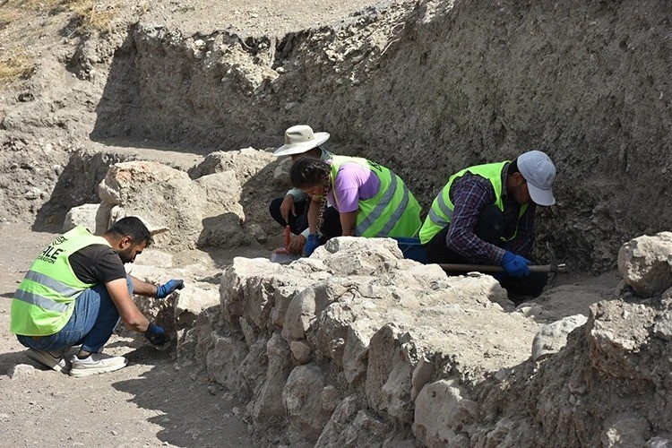 Afyonkarahisar’ın Dinar ilçesinde kazı