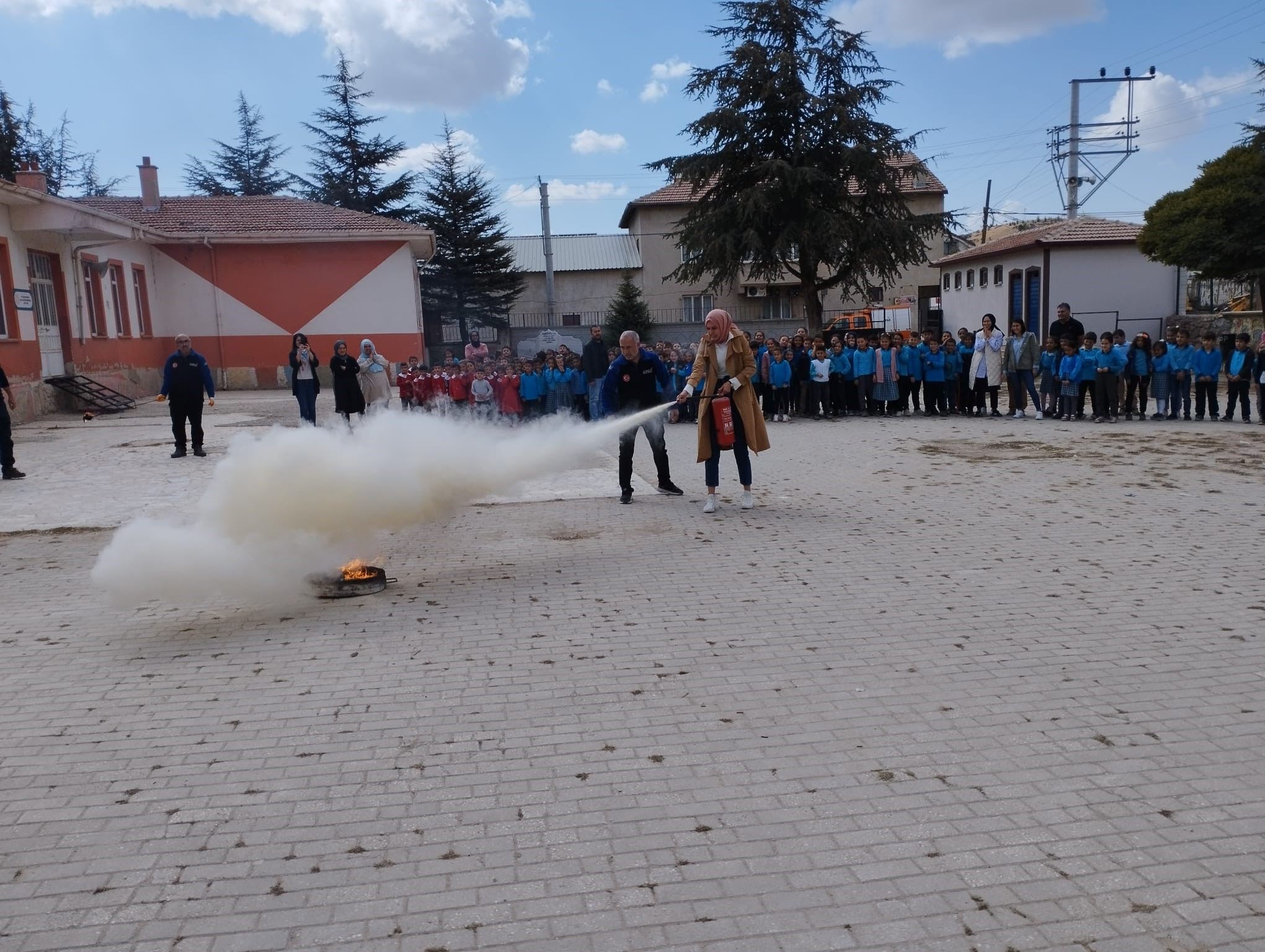 AFAD’dan ilkokul öğrencilerine tatbikat