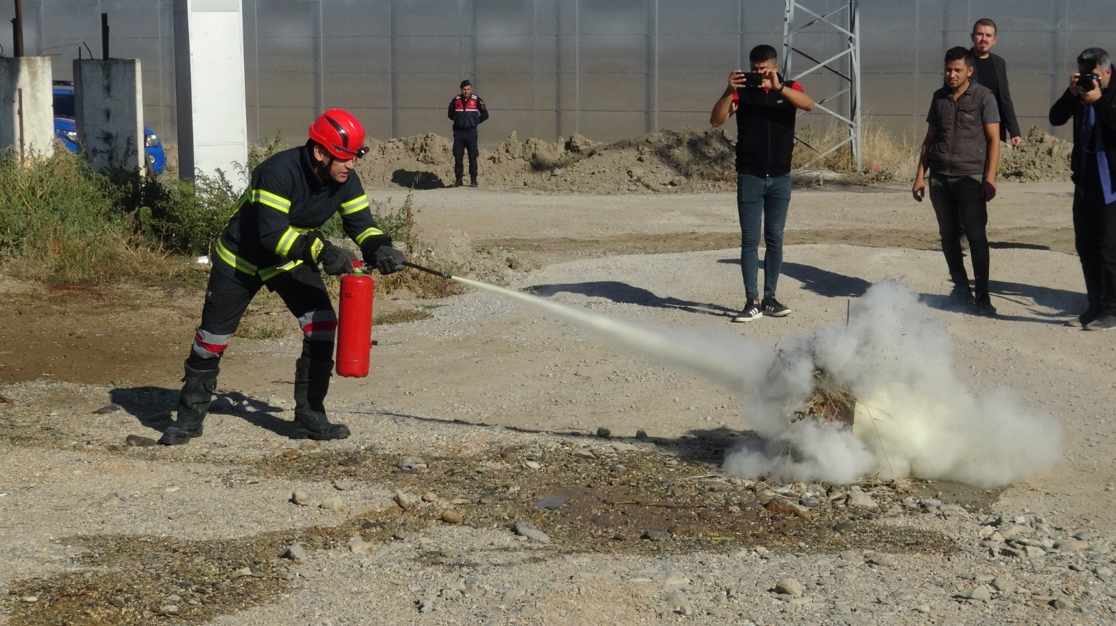 Domates serasında yangın tatbikatı