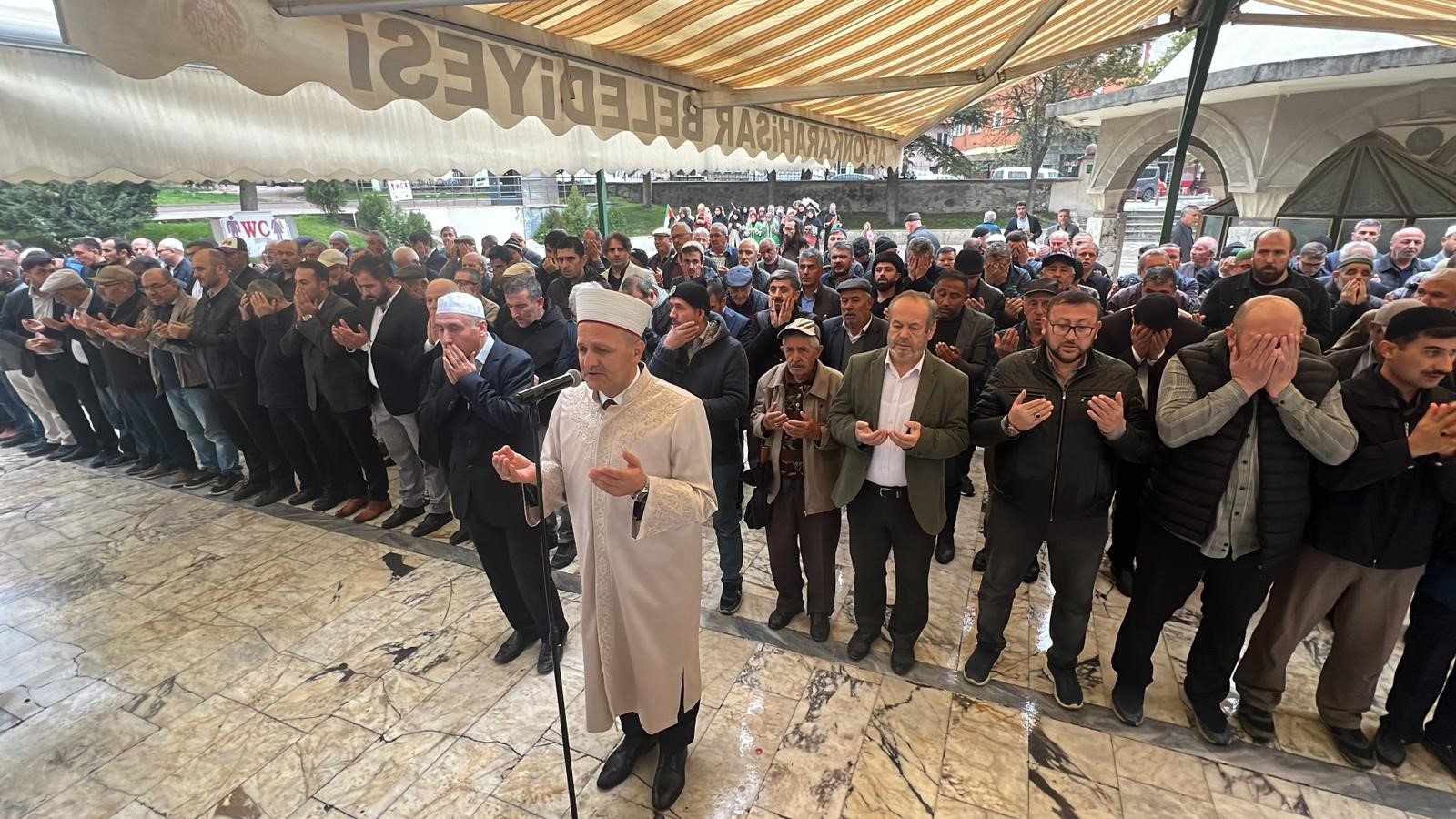 Ölenler için namaz kılındı