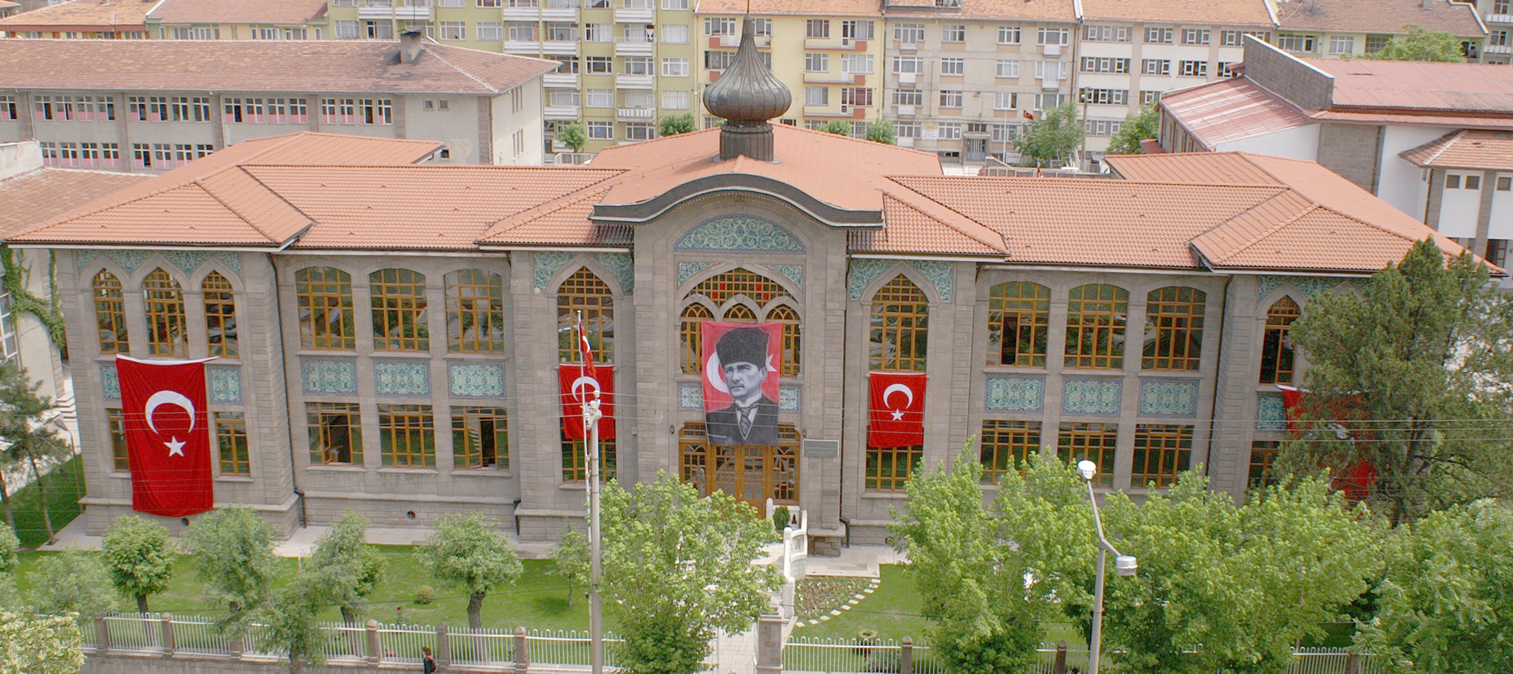 Ünlüler Okulu Afyon Lisesi’nin kitabı ve belgeseli hazırlanıyor