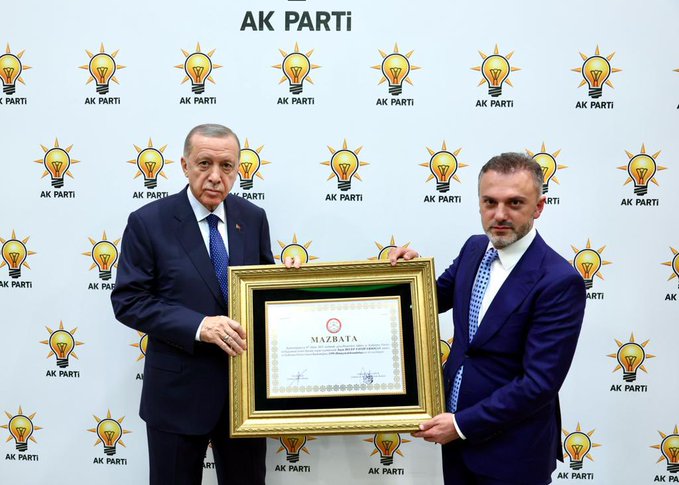 Cumhurbaşkanı Erdoğan mazbatasını aldı