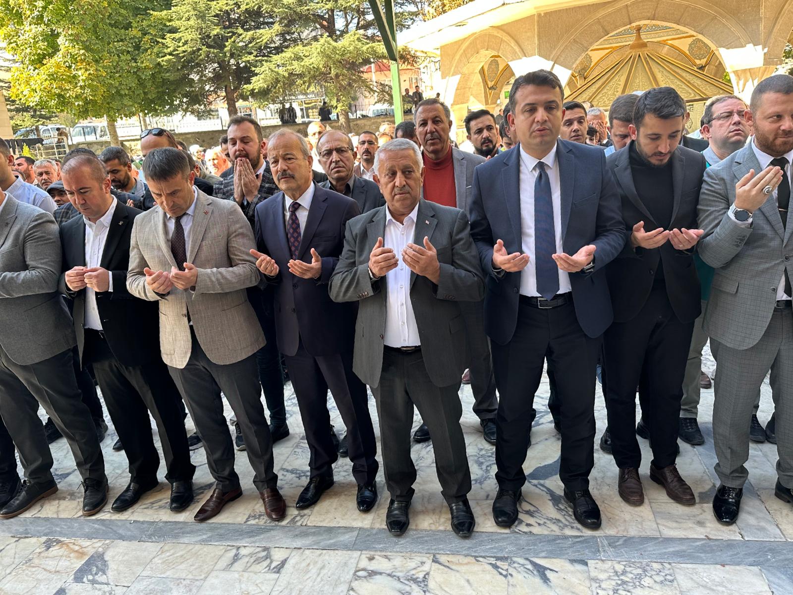 Cuma namazı sonrası Filistin’de vefat edenler için namaz kılındı