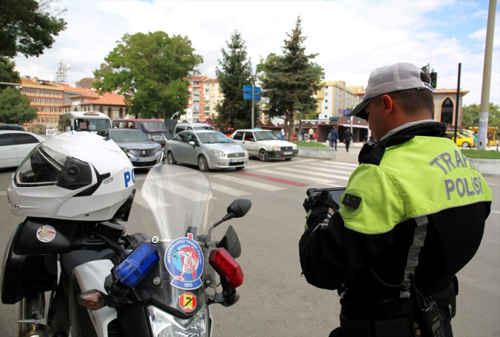 Afyonkarahisar Belediyesi tarafından yol duyurusu yapıldı