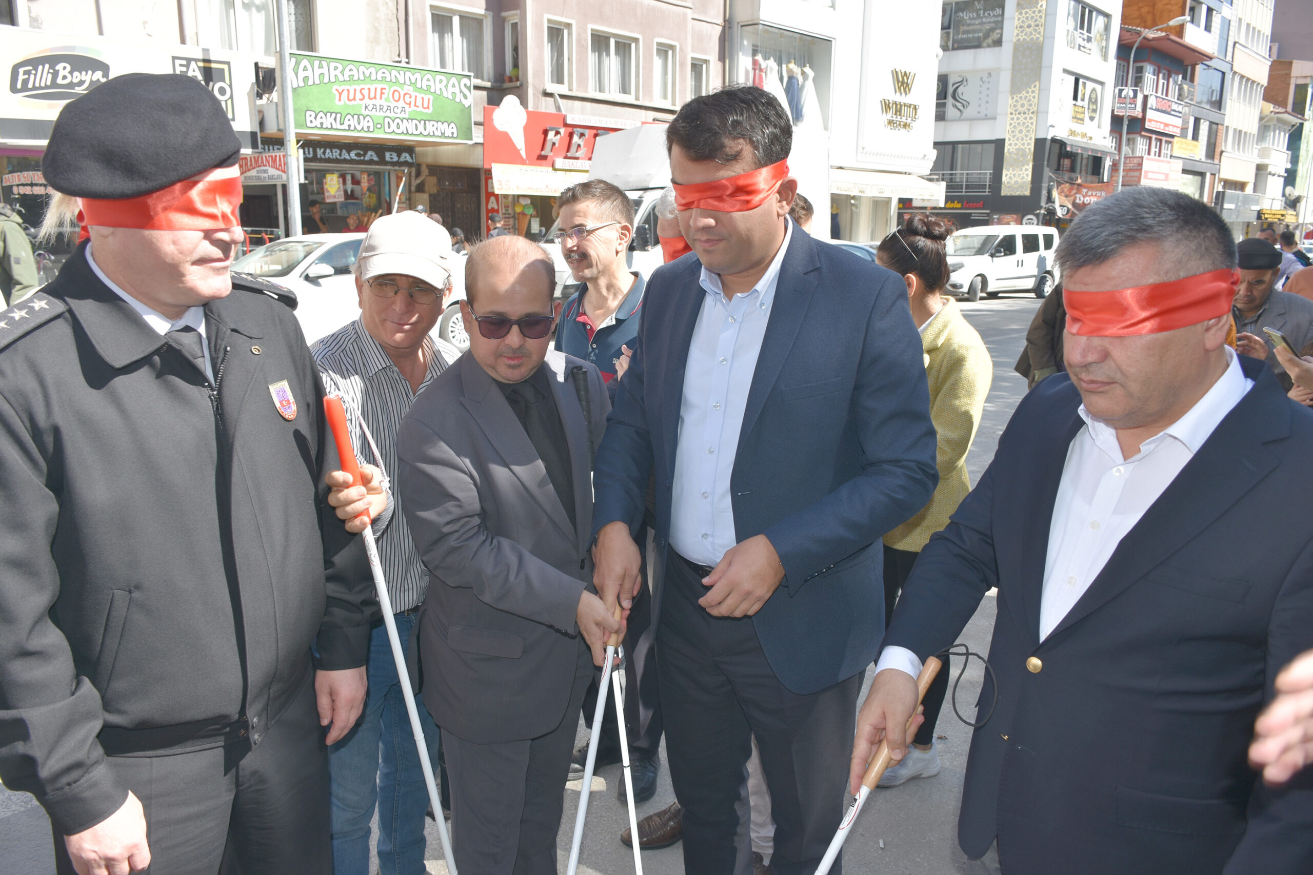 Beyaz baston farkındalık yürüyüşü