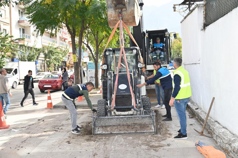 Kapalı kesitli dereler temizleniyor