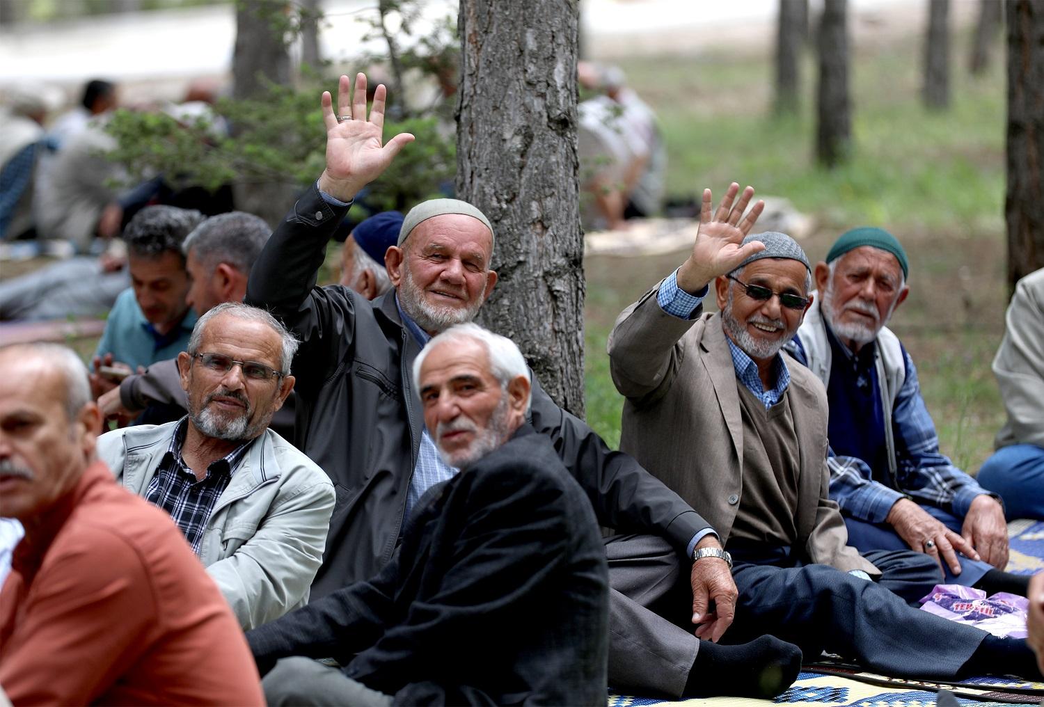 Emeklilere bir defaya mahsus 5 bin TL ikramiye verilmesini öngören madde, TBMM’de kabul edildi