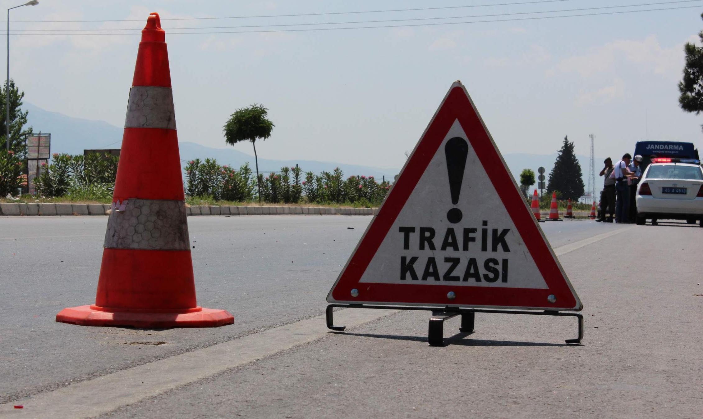 Plakasız motosiklet sürücüsü kaza yaptı