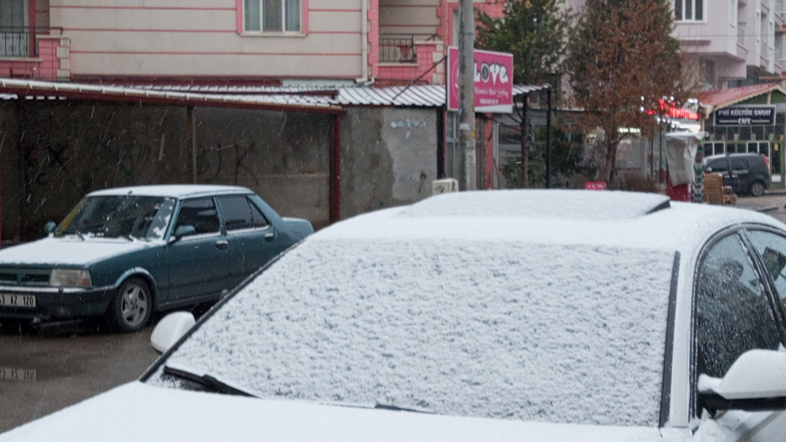 Afyonkarahisar’a kar yağdı!