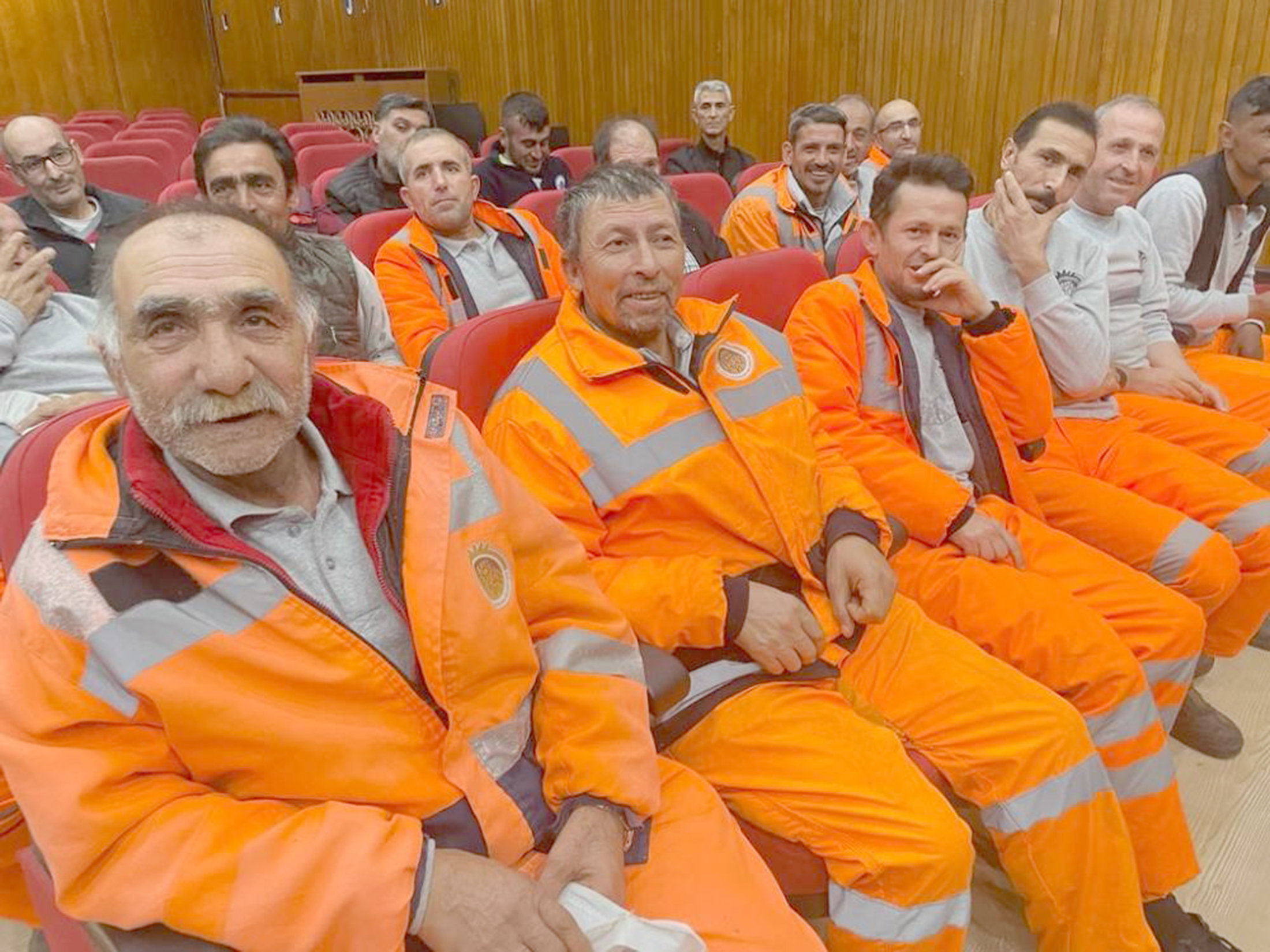 400 temizlik görevlisine Etkili  İletişim Teknikleri eğitimi