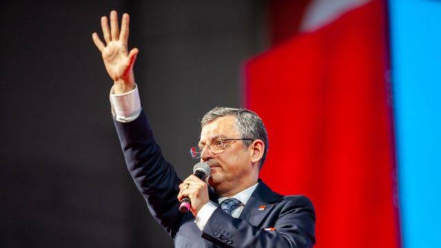 CHP’de yeni Genel Başkan Özel