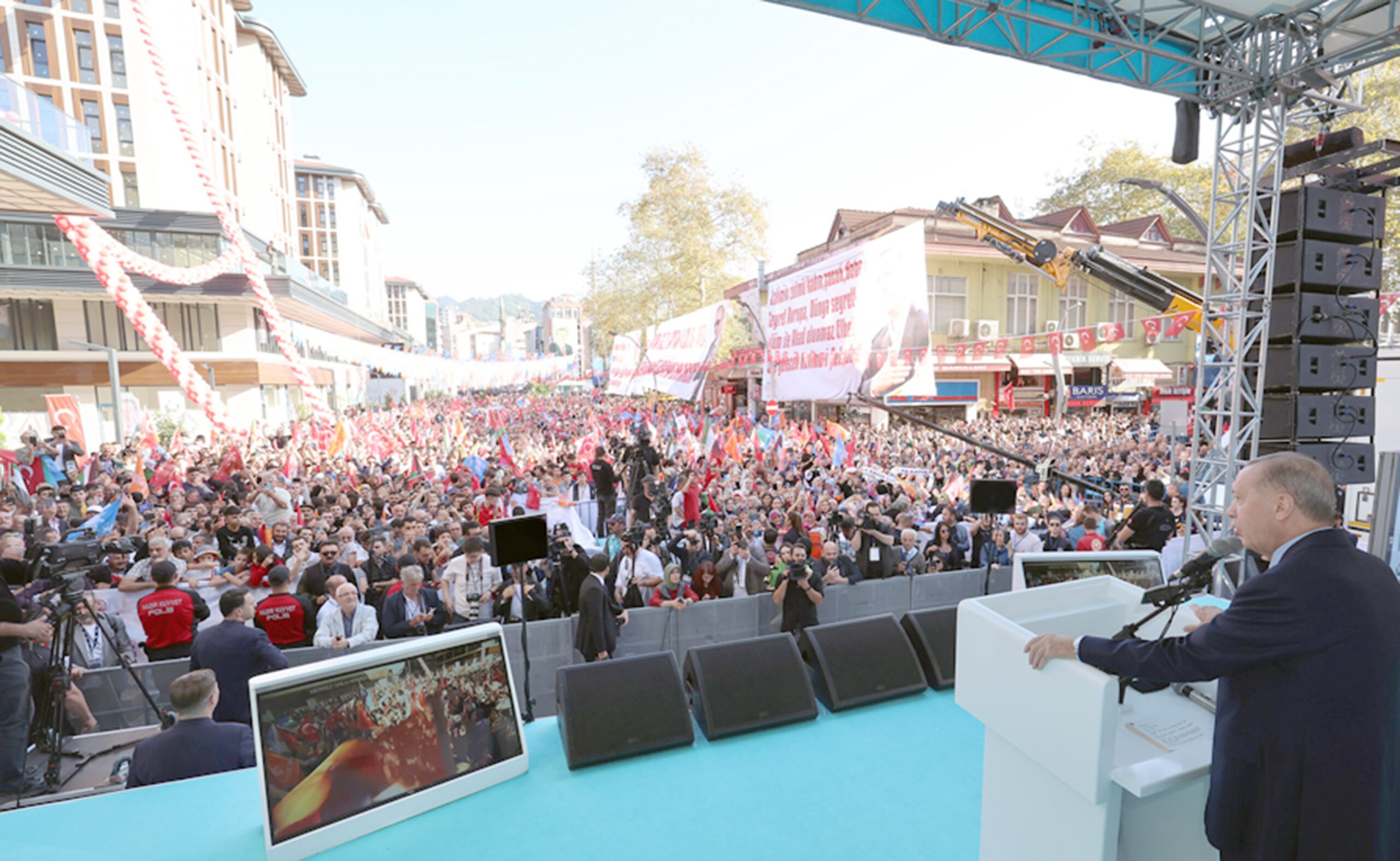 Erdoğan: Bu ülkede üretmek isteyen herkesin yolu açık