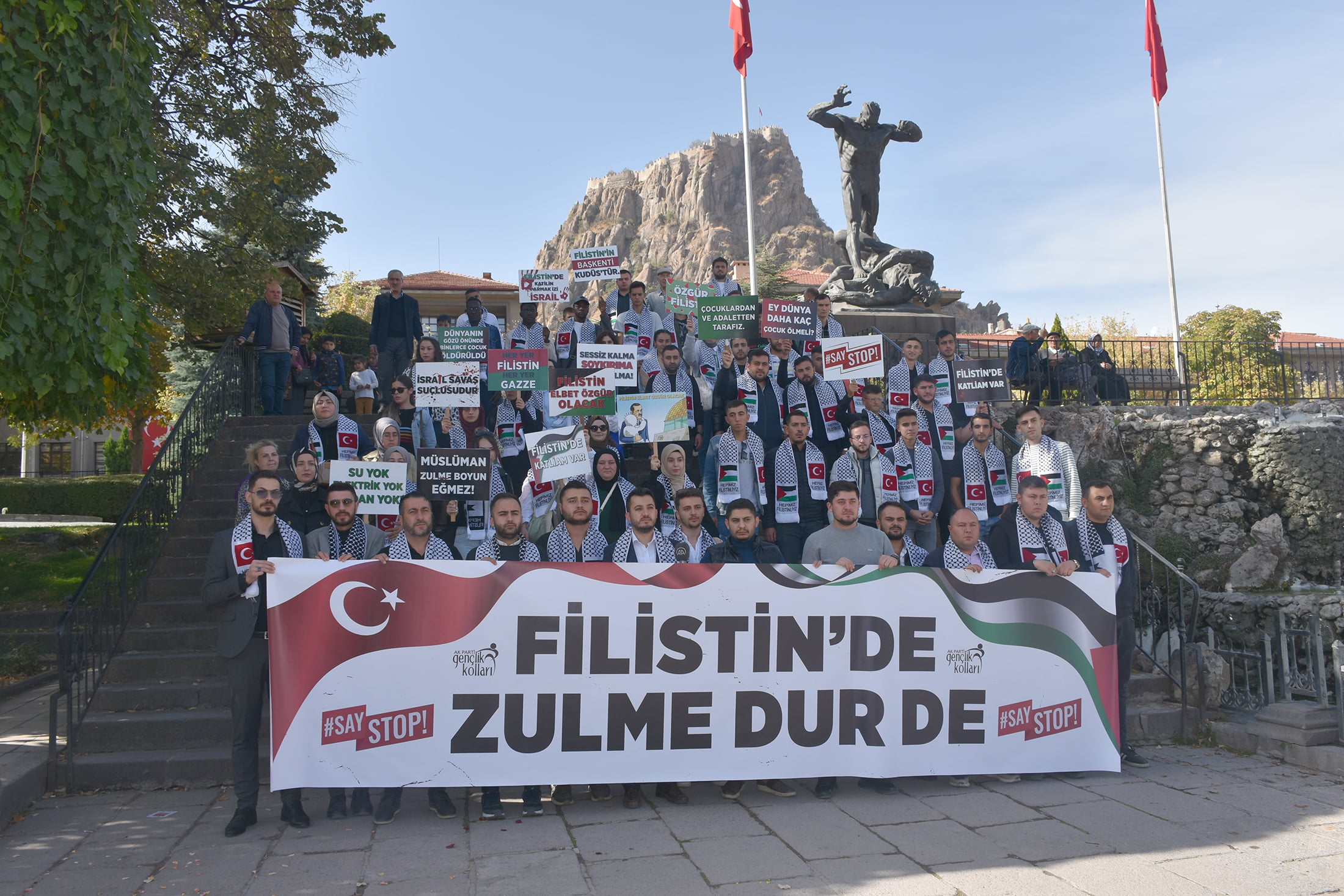 AK gençler İsrail’i protesto etti