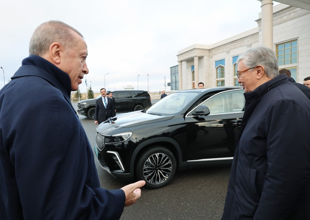 Erdoğan, Tokayev’e TOGG hediye etti