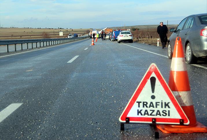 İki otomobil çarpıştı: 2 sürücü yaralı