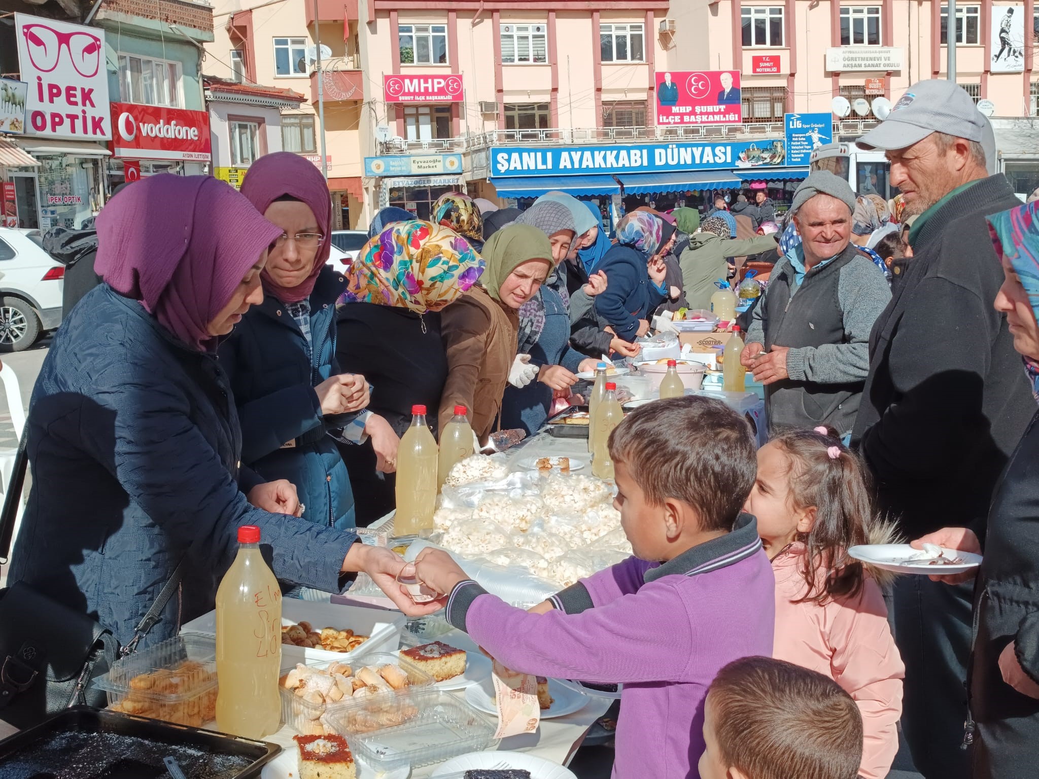 Şuhut’da Filistin’e destek çarşısı