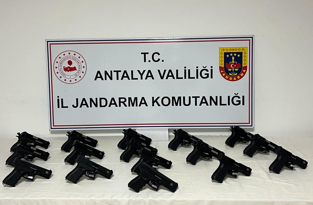 Antalya Jandarması’ndan kaçak silah operasyonu