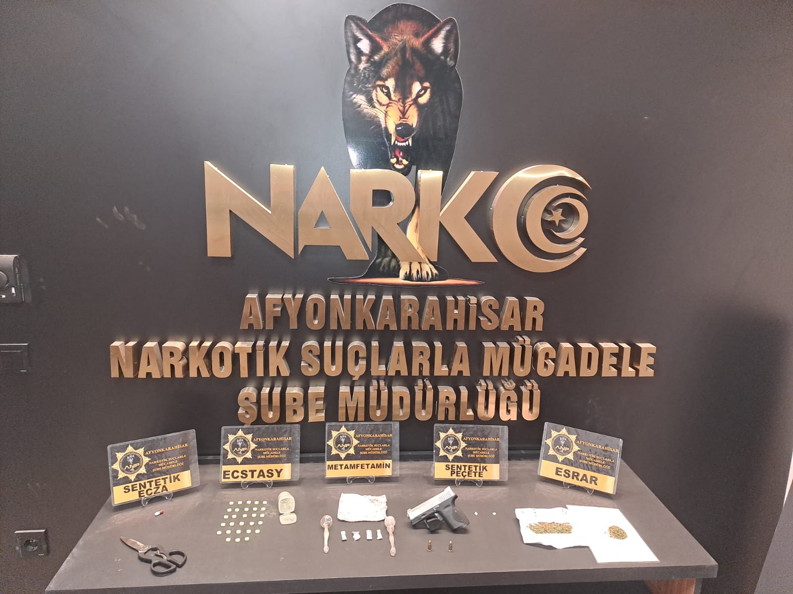 Narkotik, torbacıyı avladı