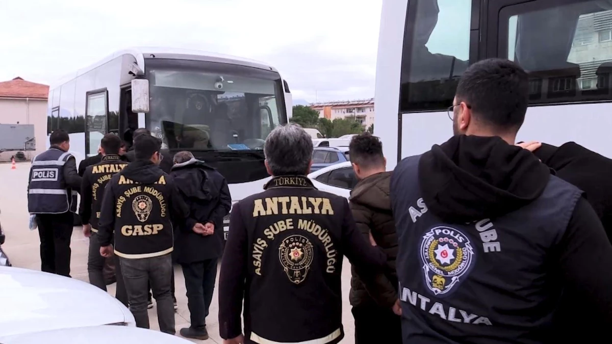 Antalya Polisi’nden 5 ilde dolandırıcılık operasyonu