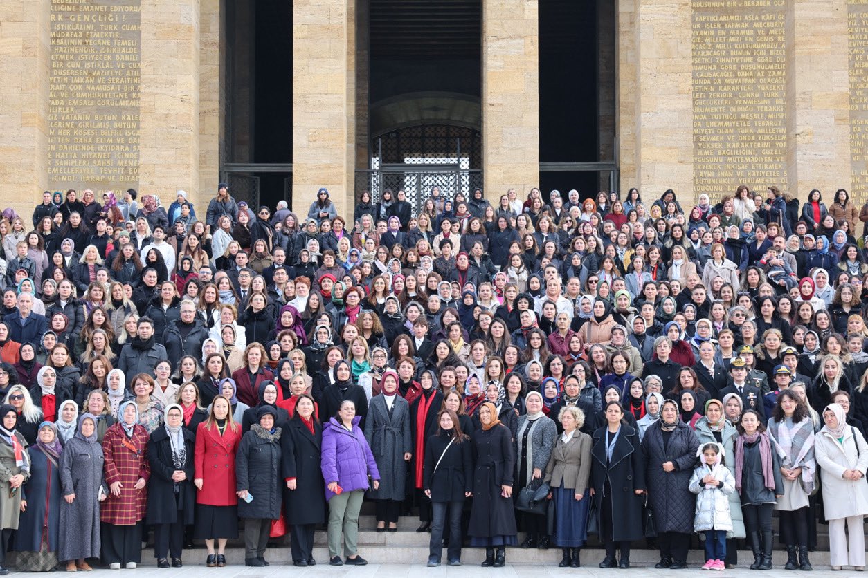 “Türk kadını güçlü demokrasimizin ruhu olmuştur”